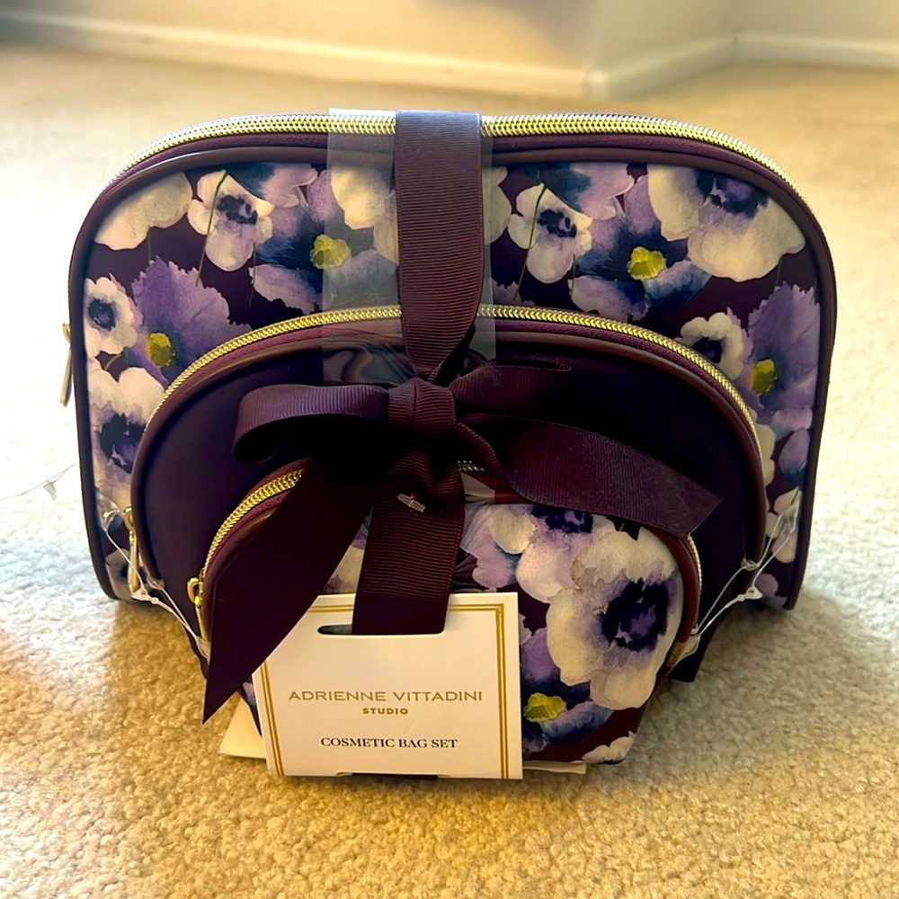 Adrienne Vittadini cosmetic bag set